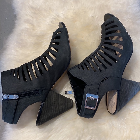 Vince Camuto 9.5 black shoes. Slightly worn - Picture 2 of 3